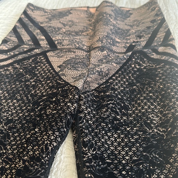 Savage fenty sport leggings - Picture 2 of 3